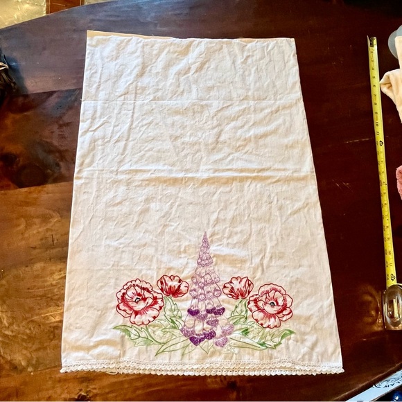 MCM handmade Embroidered POPPIES, FOXGLOVE, Pair Linen Pillowcases Cottage Core - Picture 8 of 10